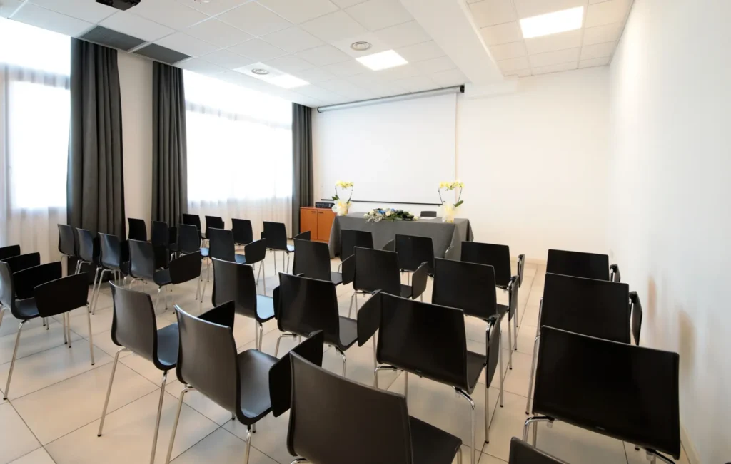 In the image a meeting room with a theatre layout